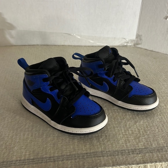 aj 1 mid size 7